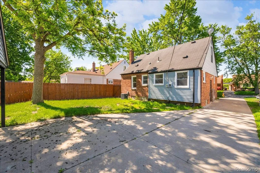 769 Sherbourne Street Inkster City MI 48141