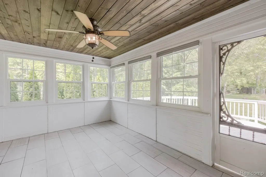 5020 Whitlow Court Commerce Charter Township MI 48382