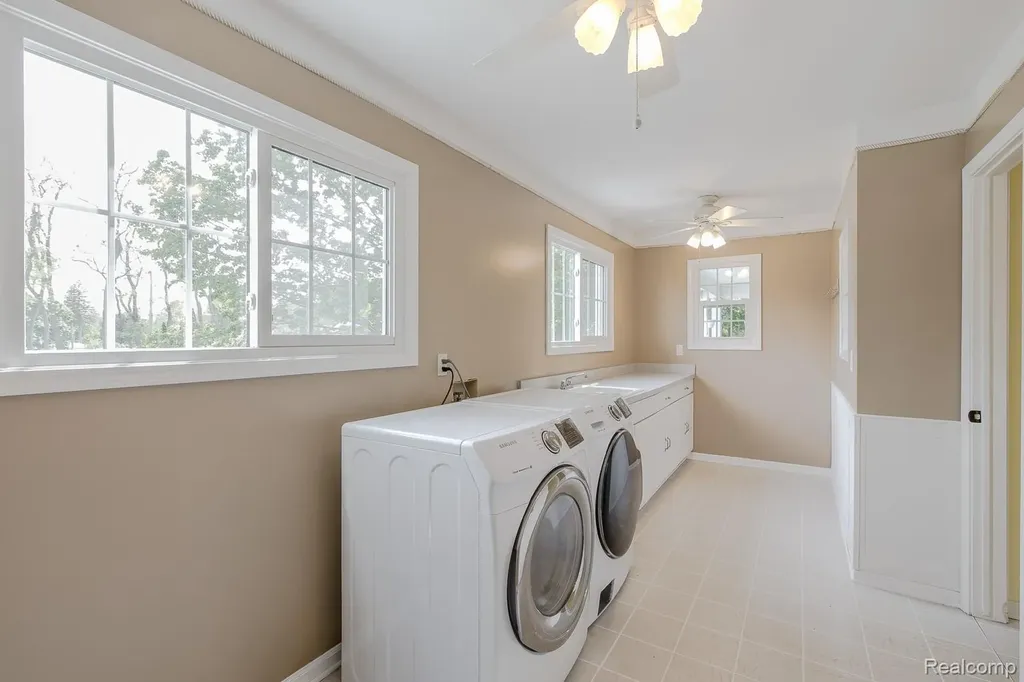 5020 Whitlow Court Commerce Charter Township MI 48382