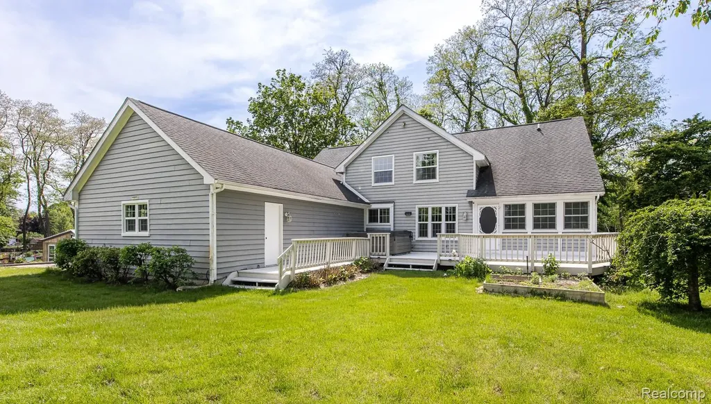 5020 Whitlow Court Commerce Charter Township MI 48382