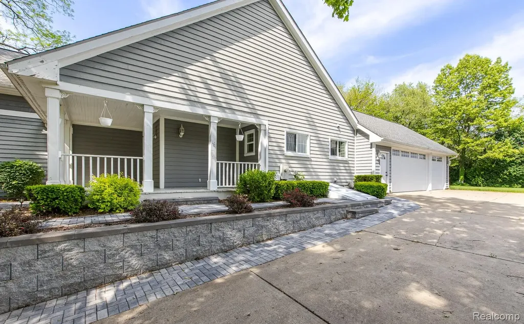5020 Whitlow Court Commerce Charter Township MI 48382