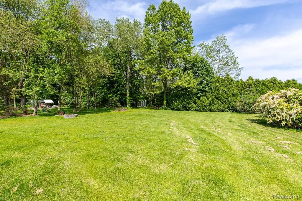 5020 Whitlow Court Commerce Charter Township MI 48382