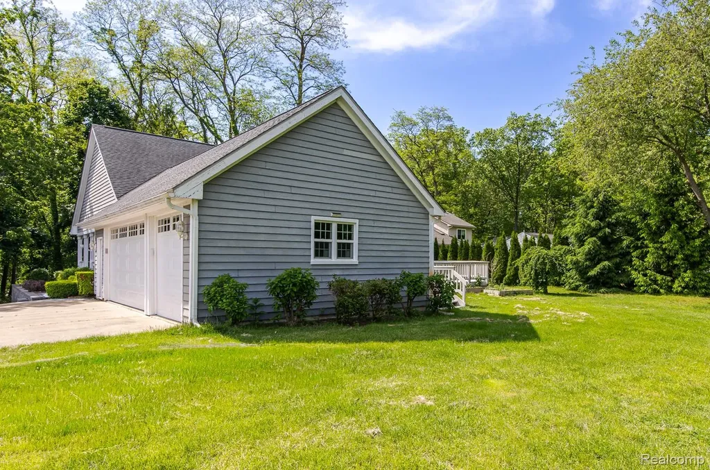 5020 Whitlow Court Commerce Charter Township MI 48382