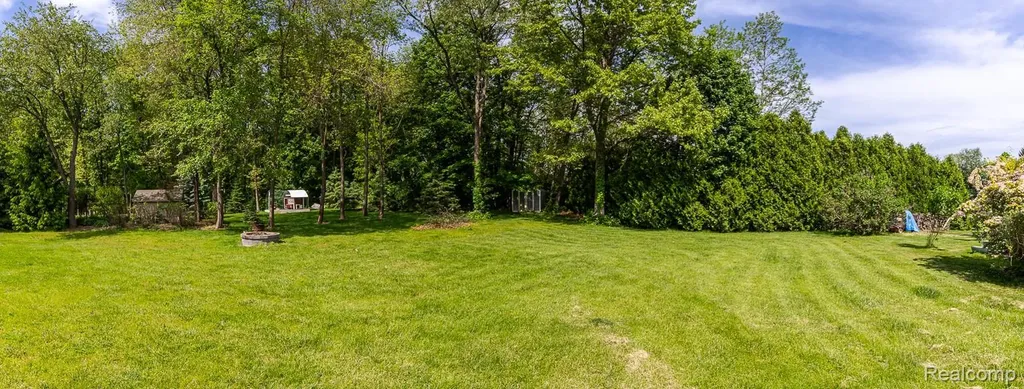 5020 Whitlow Court Commerce Charter Township MI 48382