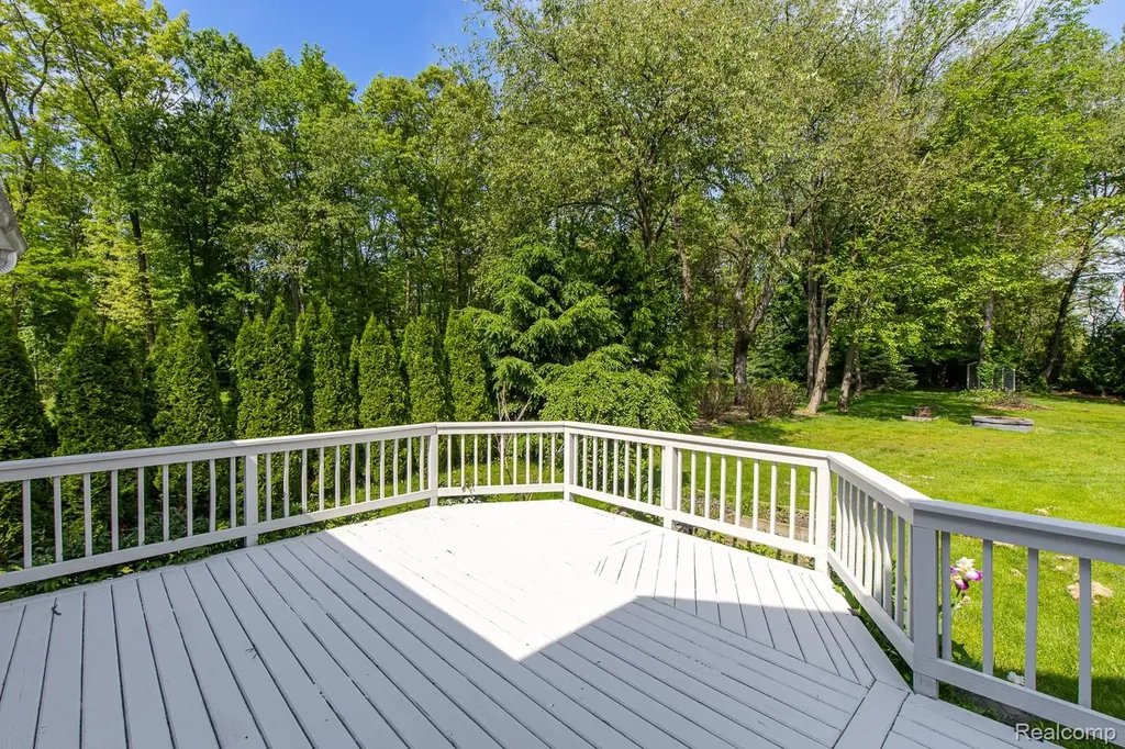 5020 Whitlow Court Commerce Charter Township MI 48382