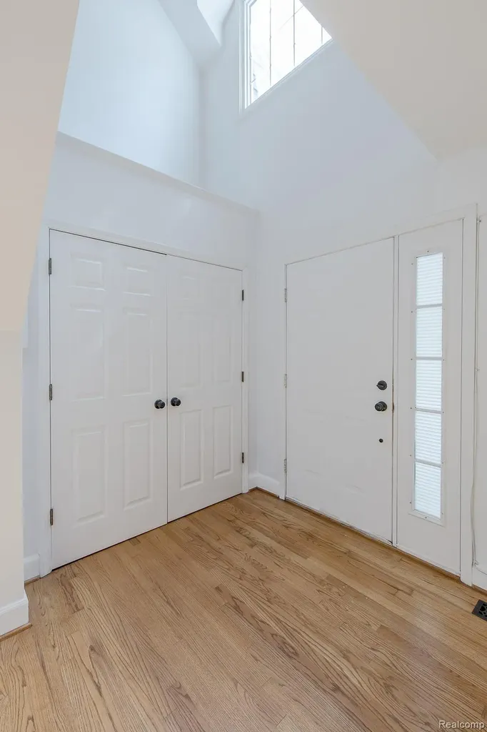 5020 Whitlow Court Commerce Charter Township MI 48382
