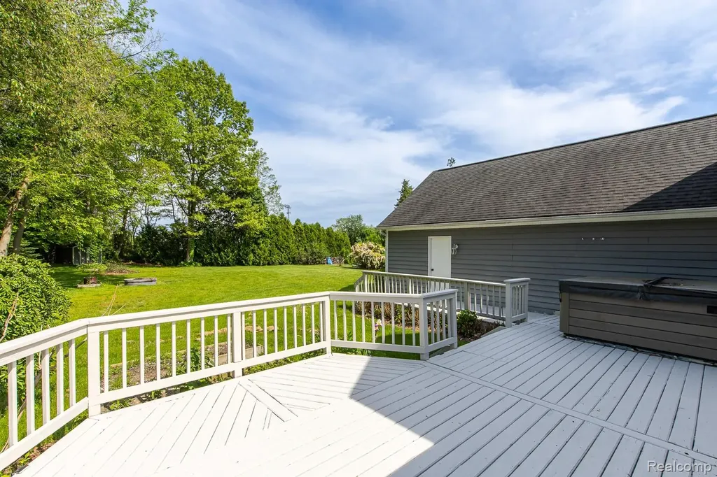 5020 Whitlow Court Commerce Charter Township MI 48382