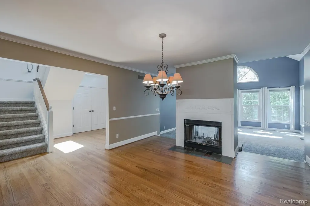 5020 Whitlow Court Commerce Charter Township MI 48382