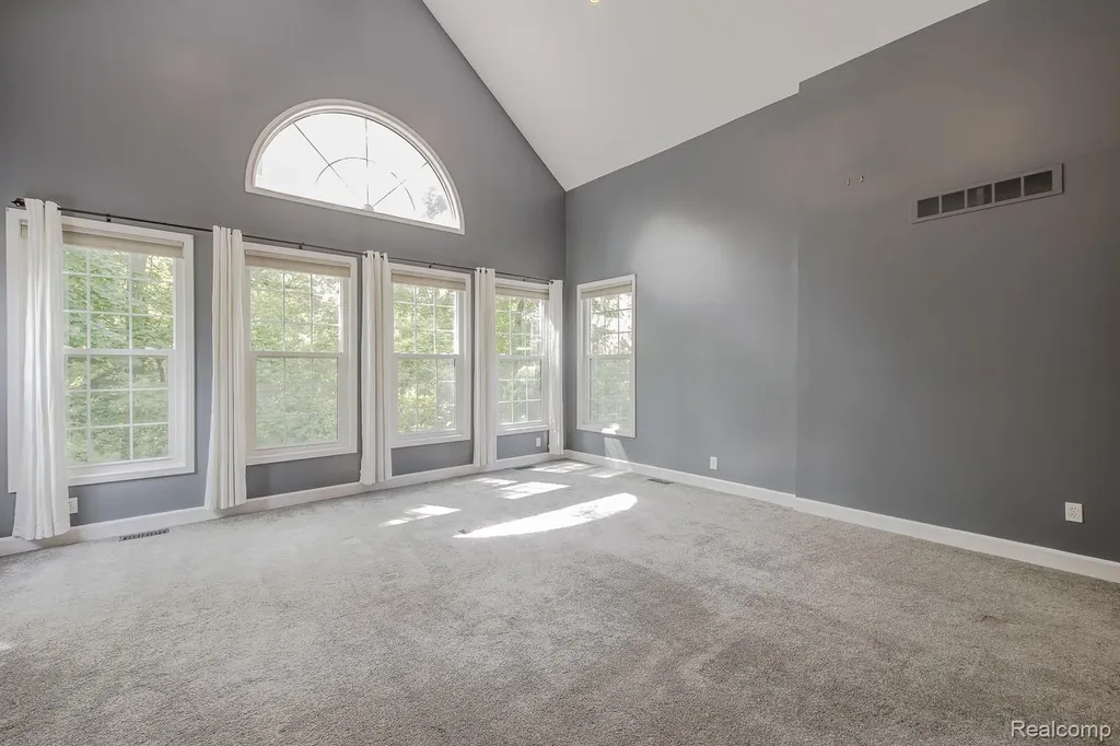 5020 Whitlow Court Commerce Charter Township MI 48382