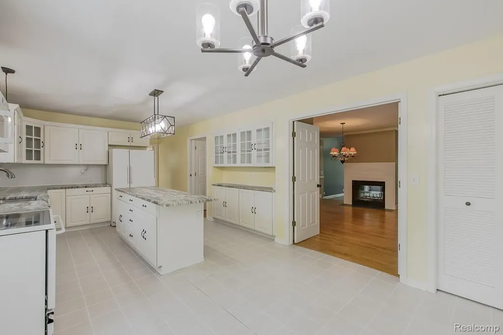 5020 Whitlow Court Commerce Charter Township MI 48382