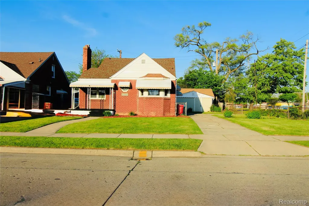 20710 Redmond Avenue Eastpointe City MI 48021