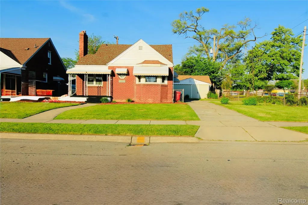 20710 Redmond Avenue Eastpointe City MI 48021