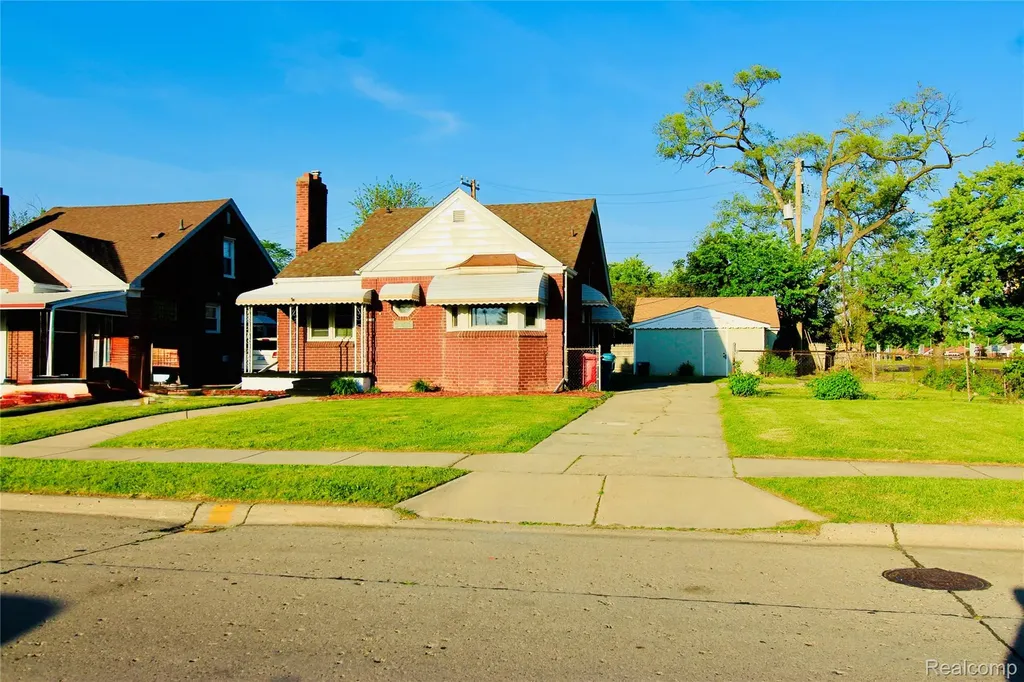 20710 Redmond Avenue Eastpointe City MI 48021