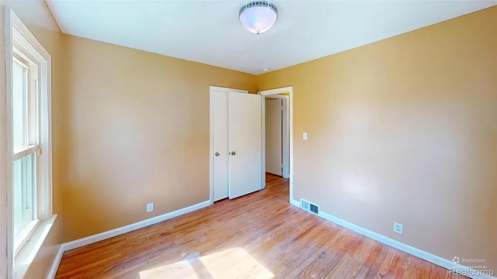 20710 Redmond Avenue Eastpointe City MI 48021