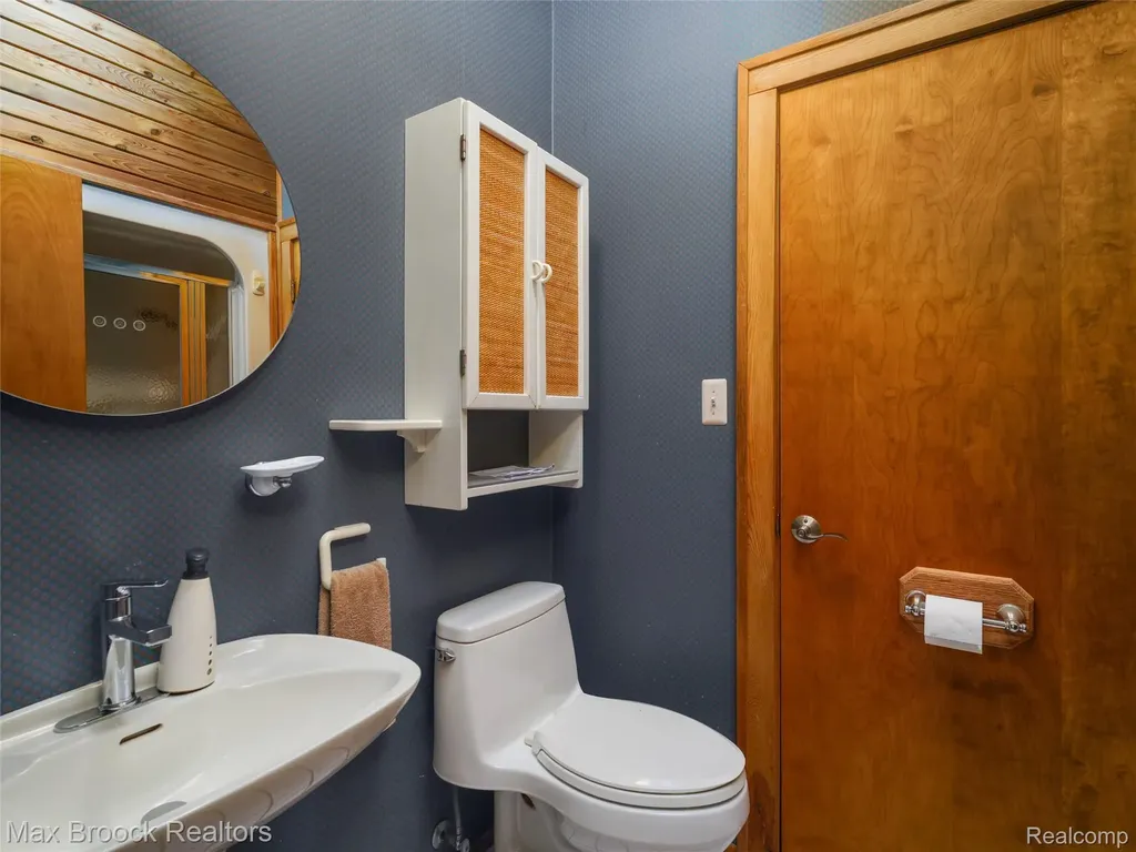 1110 Irving Avenue Royal Oak City MI 48067