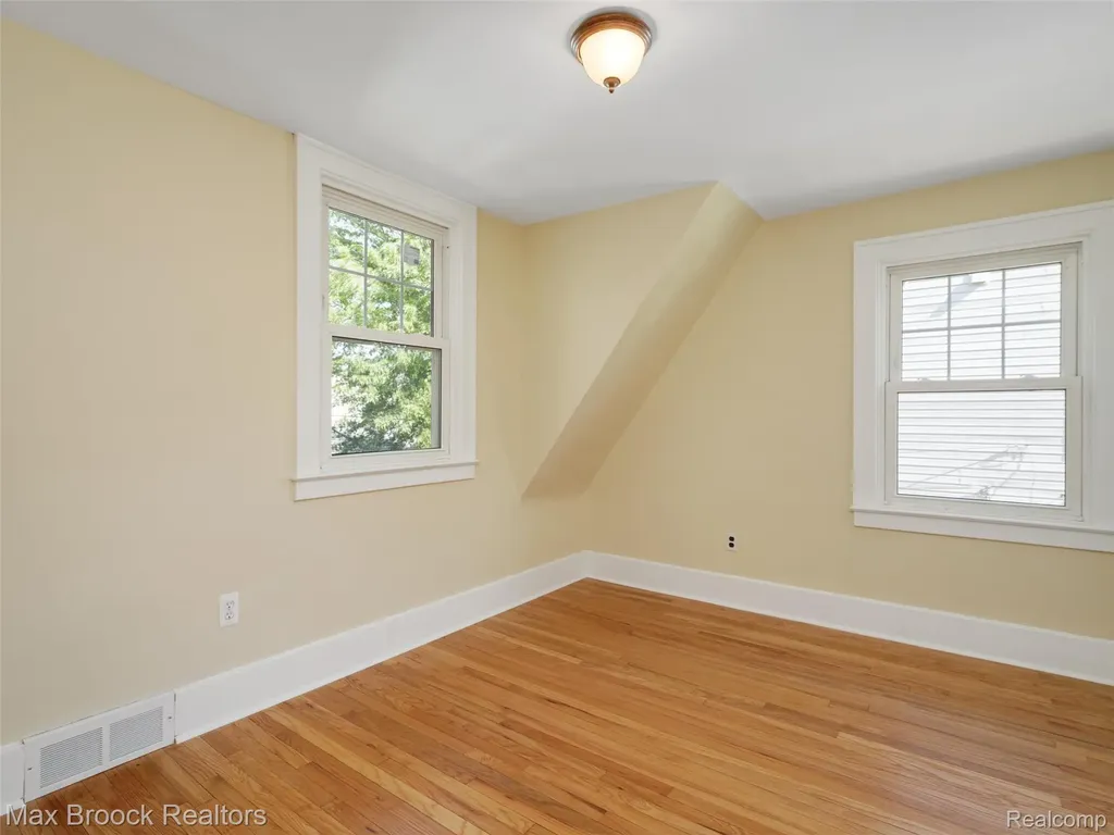 1110 Irving Avenue Royal Oak City MI 48067