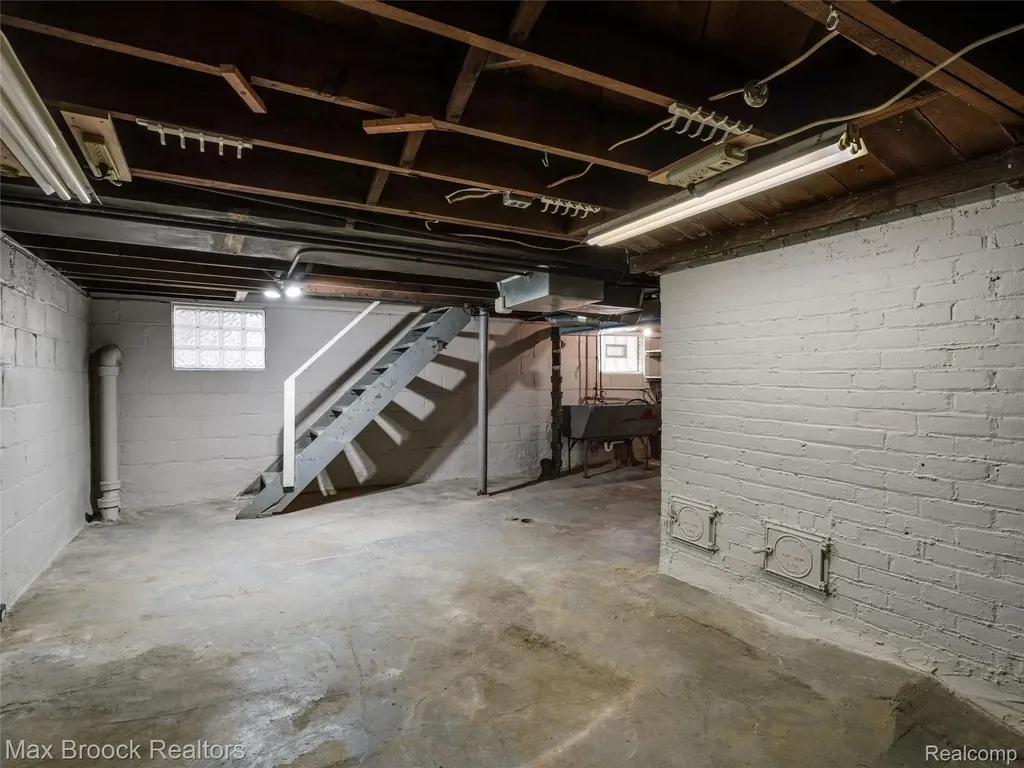 1110 Irving Avenue Royal Oak City MI 48067