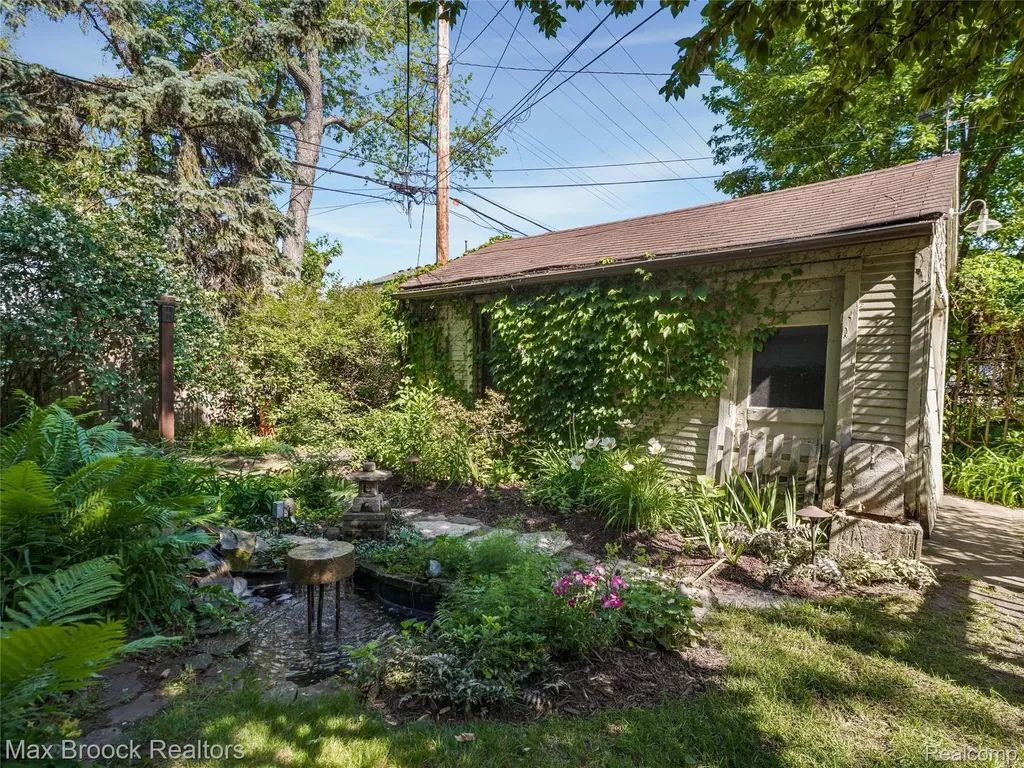 1110 Irving Avenue Royal Oak City MI 48067