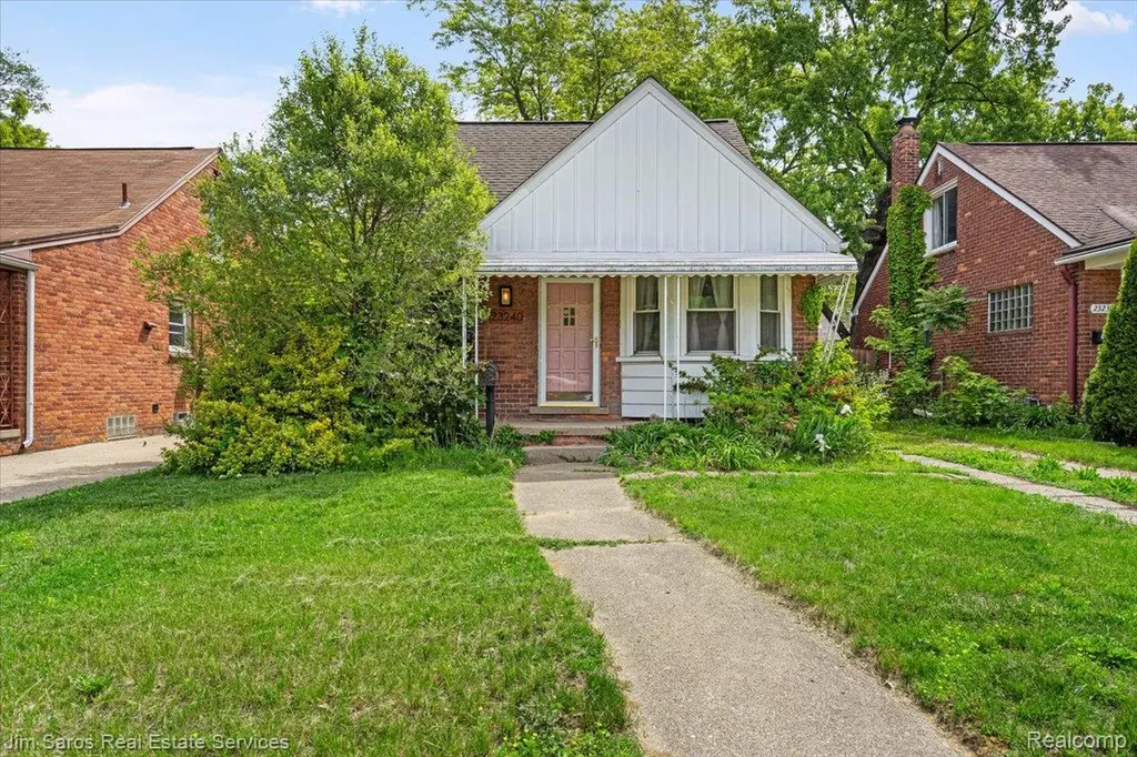 23240 Forest Street Oak Park City MI 48237