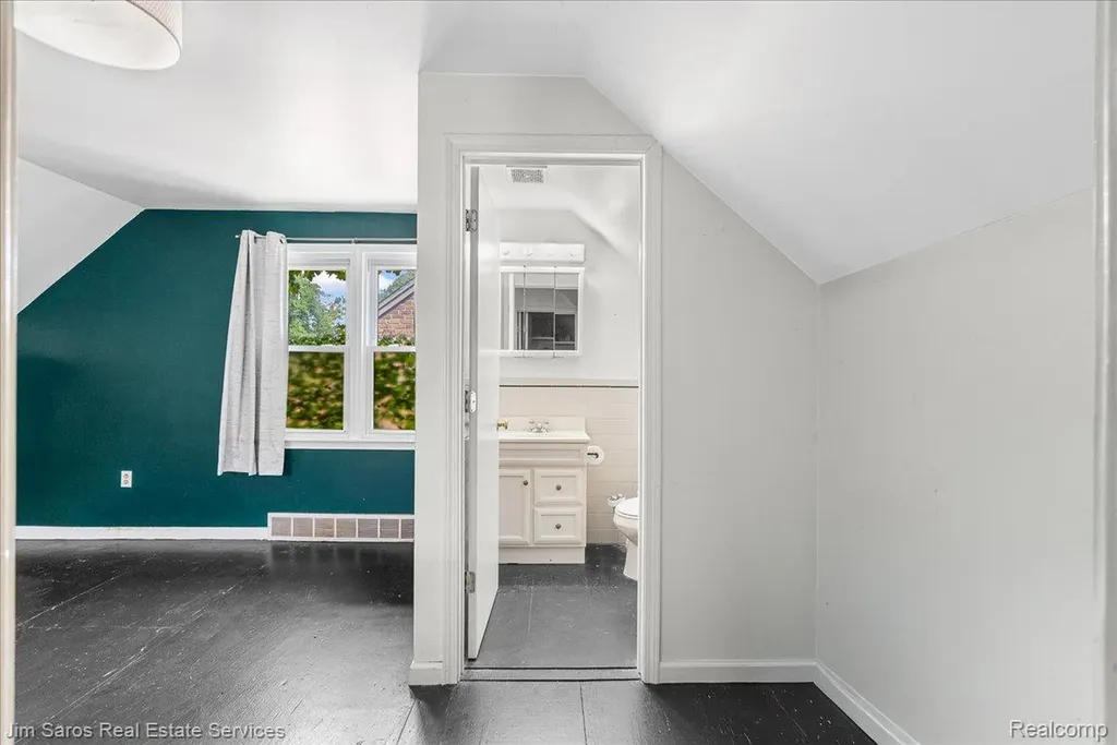 23240 Forest Street Oak Park City MI 48237