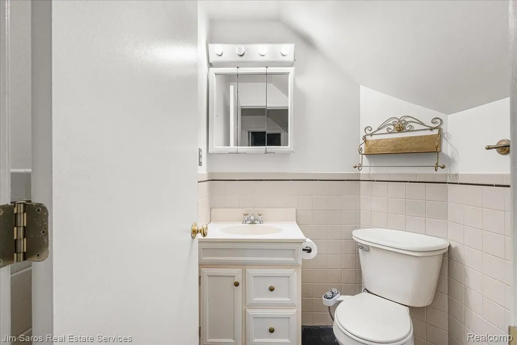 23240 Forest Street Oak Park City MI 48237