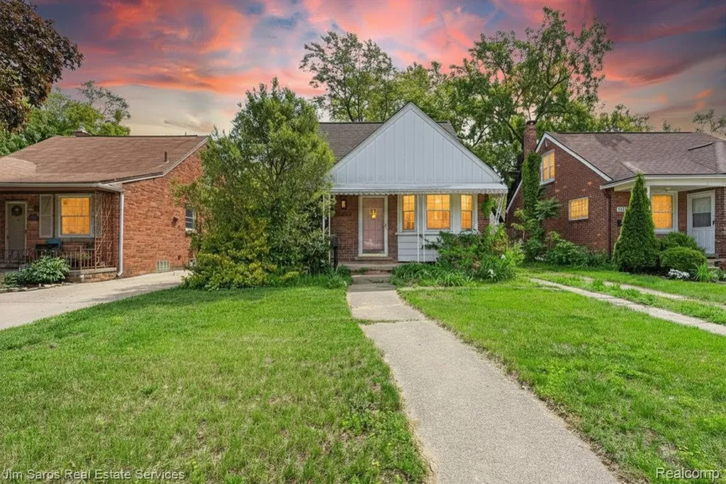 23240 Forest Street Oak Park City MI 48237