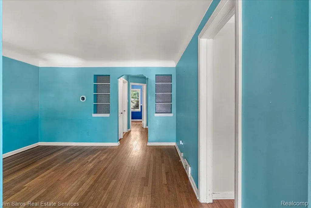 23240 Forest Street Oak Park City MI 48237