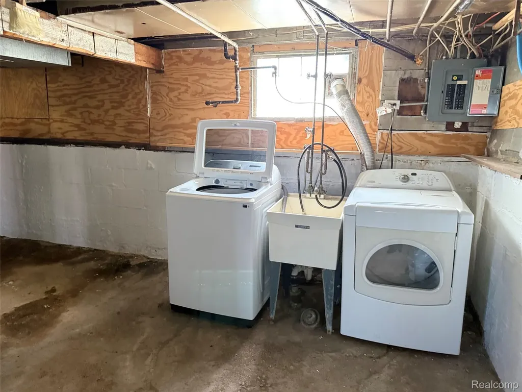 834 W Houstonia Avenue Royal Oak City MI 48073