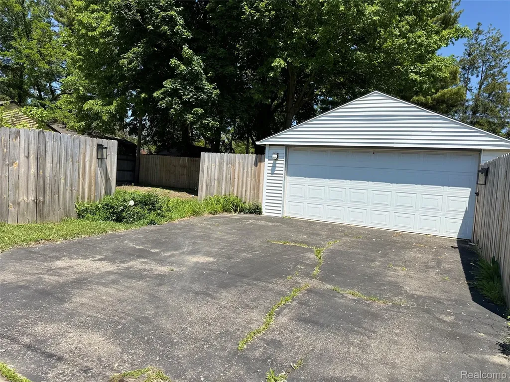 834 W Houstonia Avenue Royal Oak City MI 48073