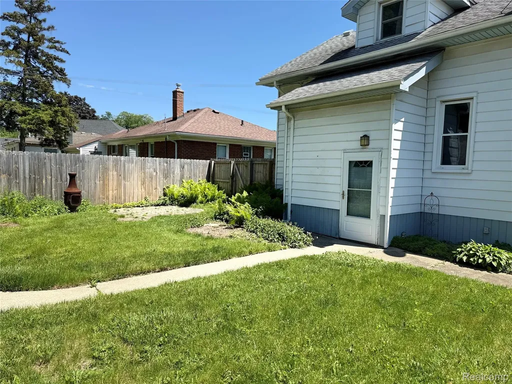 834 W Houstonia Avenue Royal Oak City MI 48073
