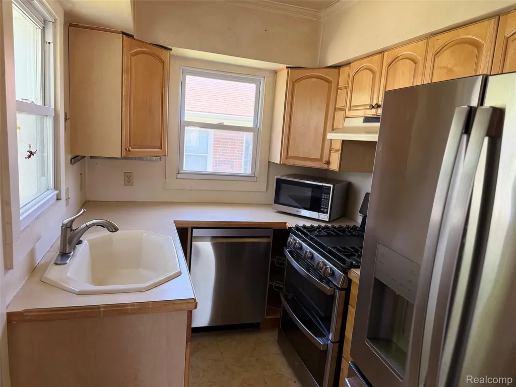 834 W Houstonia Avenue Royal Oak City MI 48073