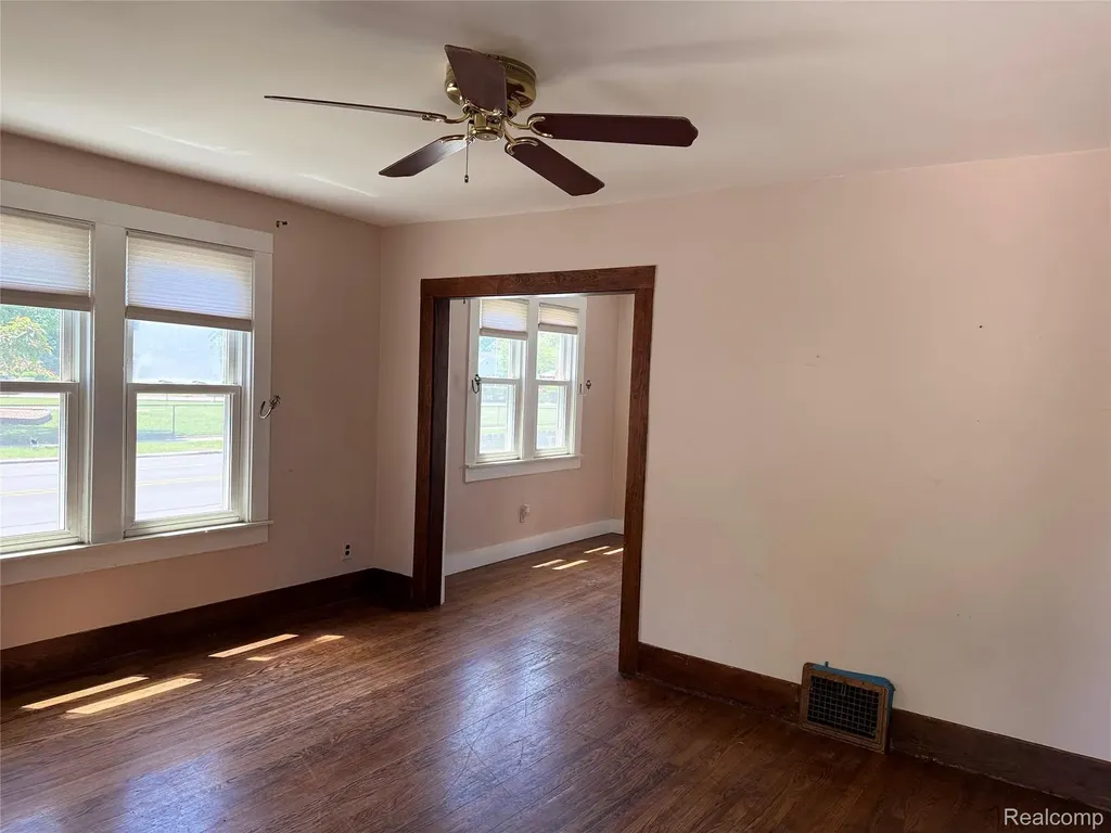 834 W Houstonia Avenue Royal Oak City MI 48073