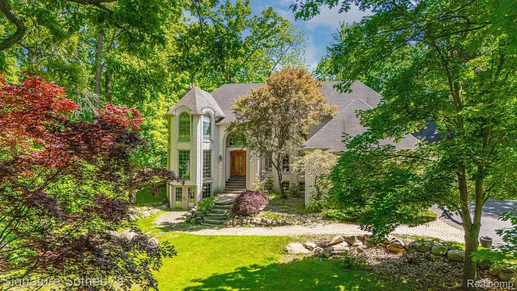 2855 Cranbrook Ridge Court Oakland Charter Township MI 48306