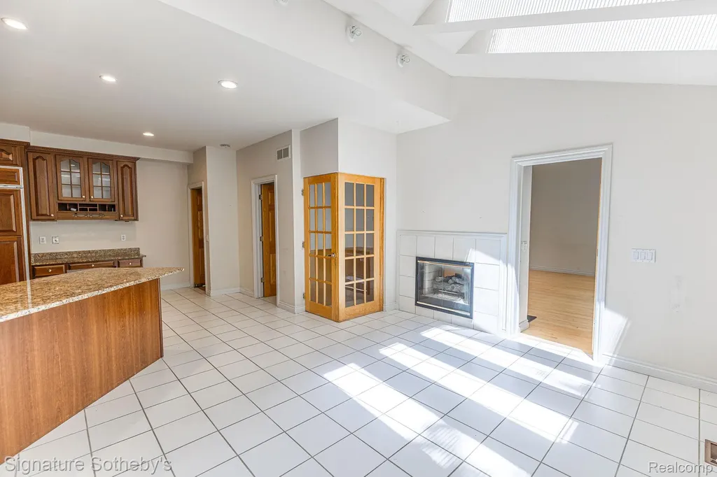 2855 Cranbrook Ridge Court Oakland Charter Township MI 48306