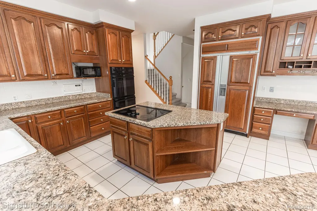 2855 Cranbrook Ridge Court Oakland Charter Township MI 48306