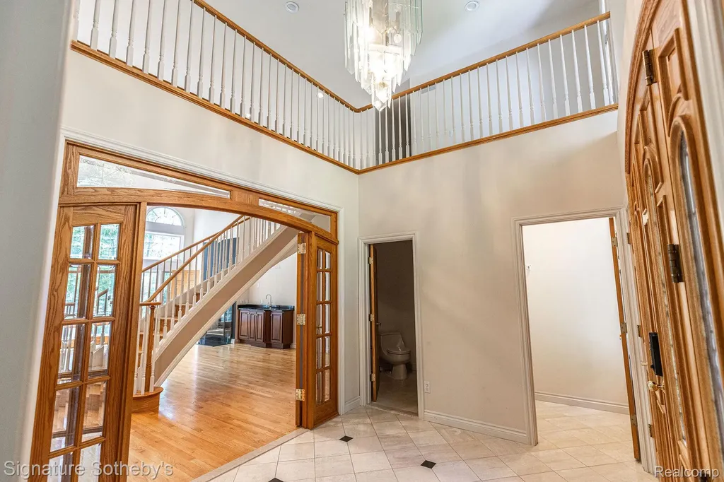 2855 Cranbrook Ridge Court Oakland Charter Township MI 48306