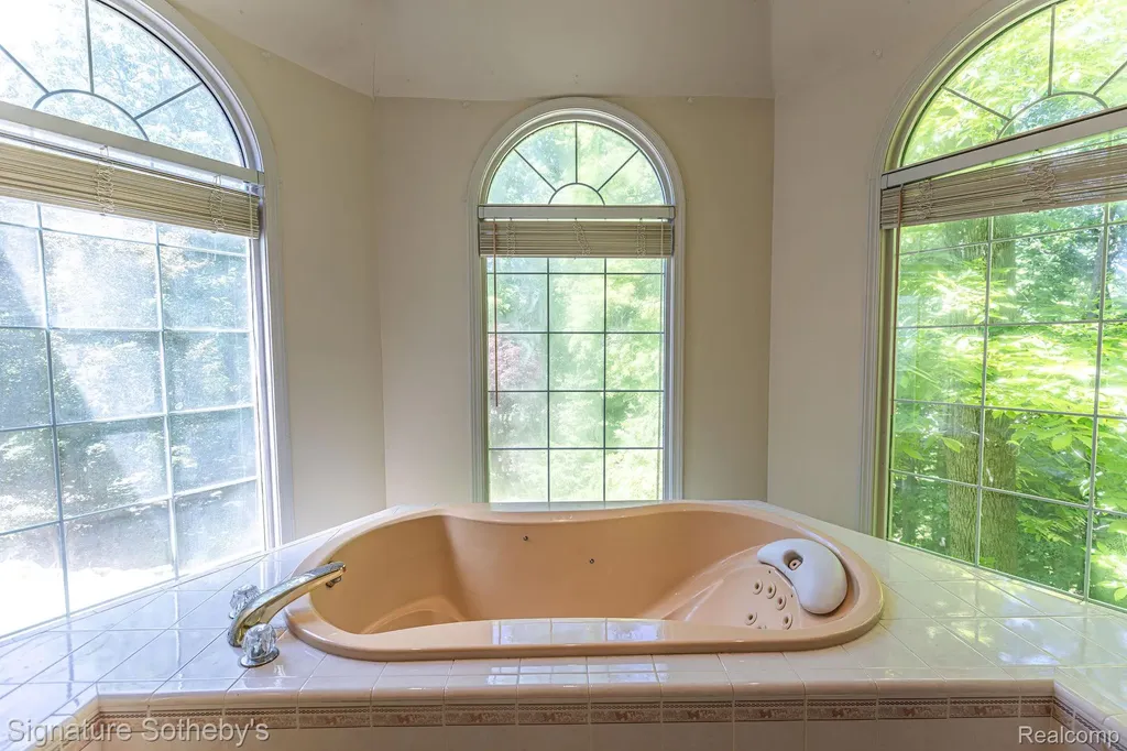 2855 Cranbrook Ridge Court Oakland Charter Township MI 48306