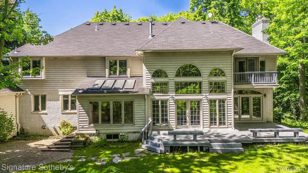 2855 Cranbrook Ridge Court Oakland Charter Township MI 48306