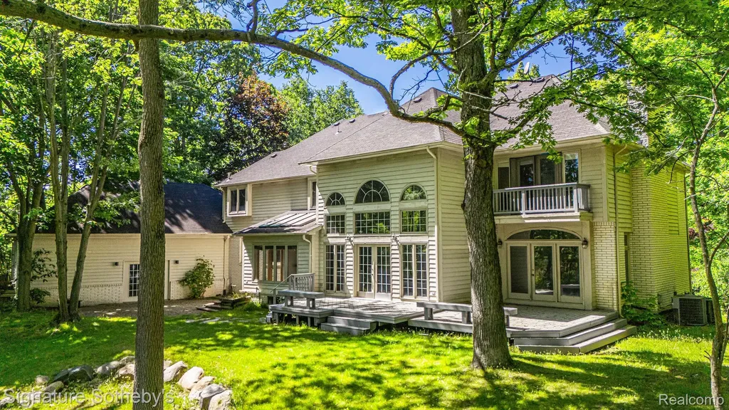 2855 Cranbrook Ridge Court Oakland Charter Township MI 48306