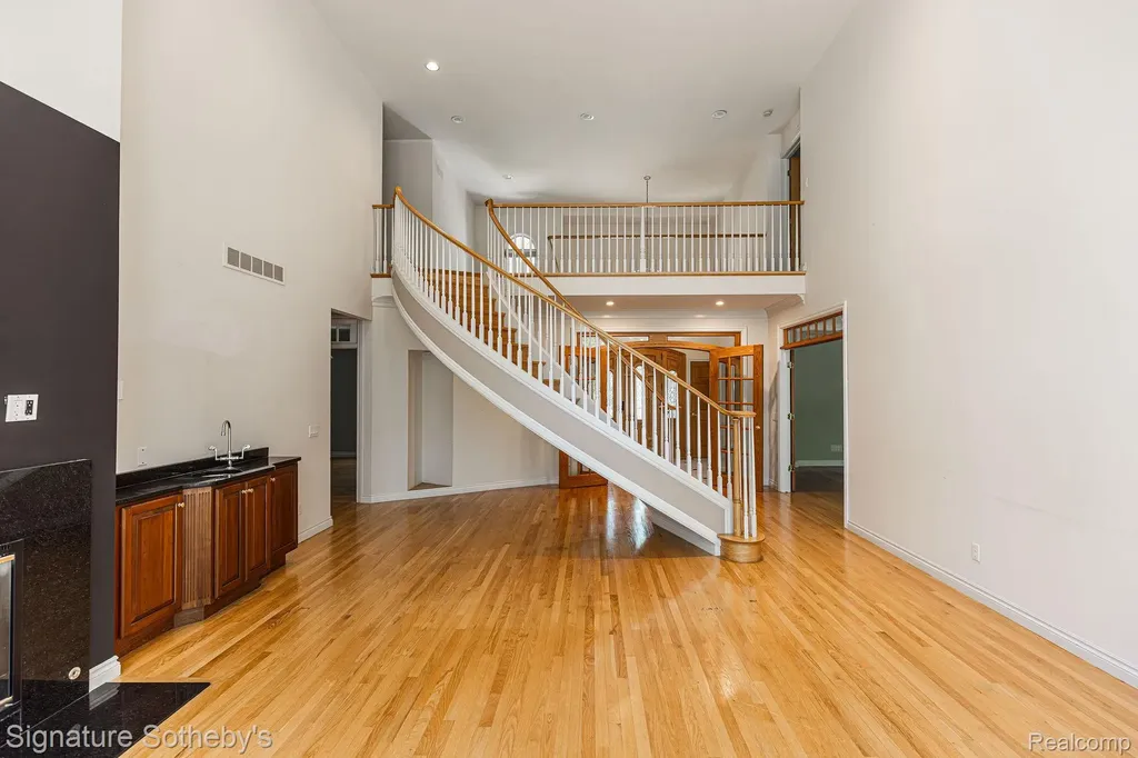 2855 Cranbrook Ridge Court Oakland Charter Township MI 48306