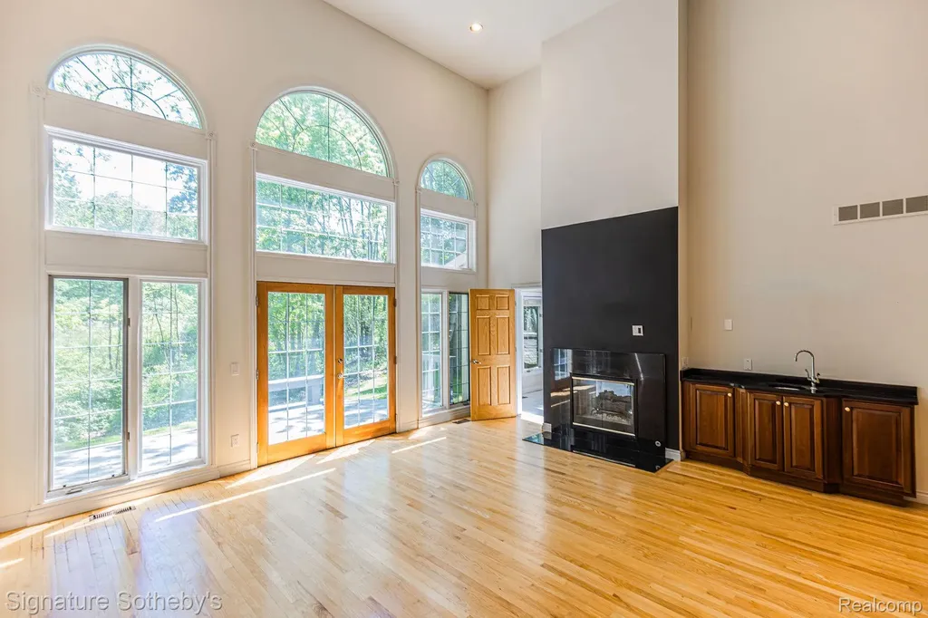 2855 Cranbrook Ridge Court Oakland Charter Township MI 48306
