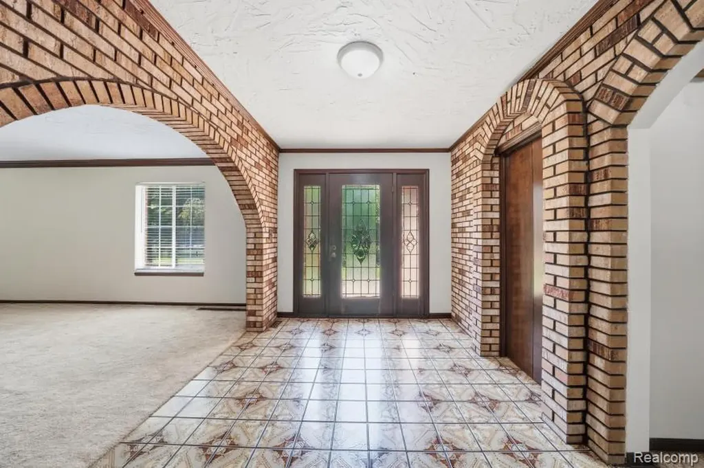 7020 Rattalee Lake Corner NW Independence Charter Township MI 48348