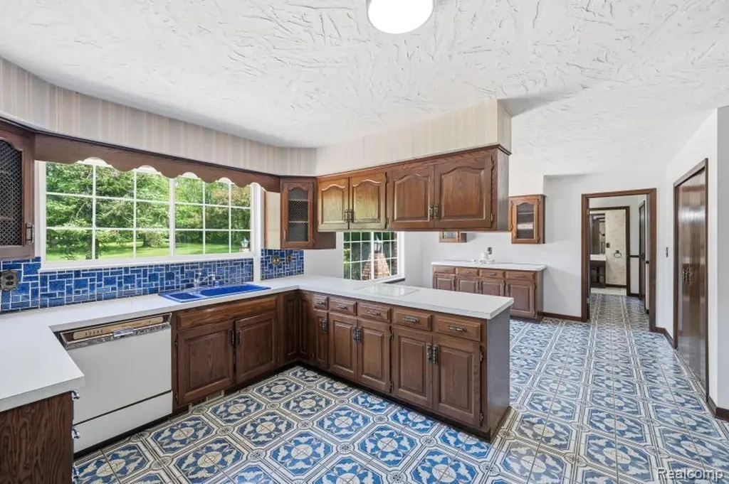 7020 Rattalee Lake Corner NW Independence Charter Township MI 48348