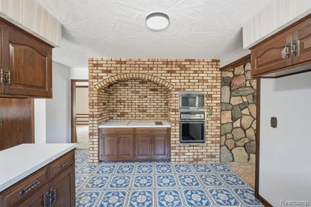 7020 Rattalee Lake Corner NW Independence Charter Township MI 48348