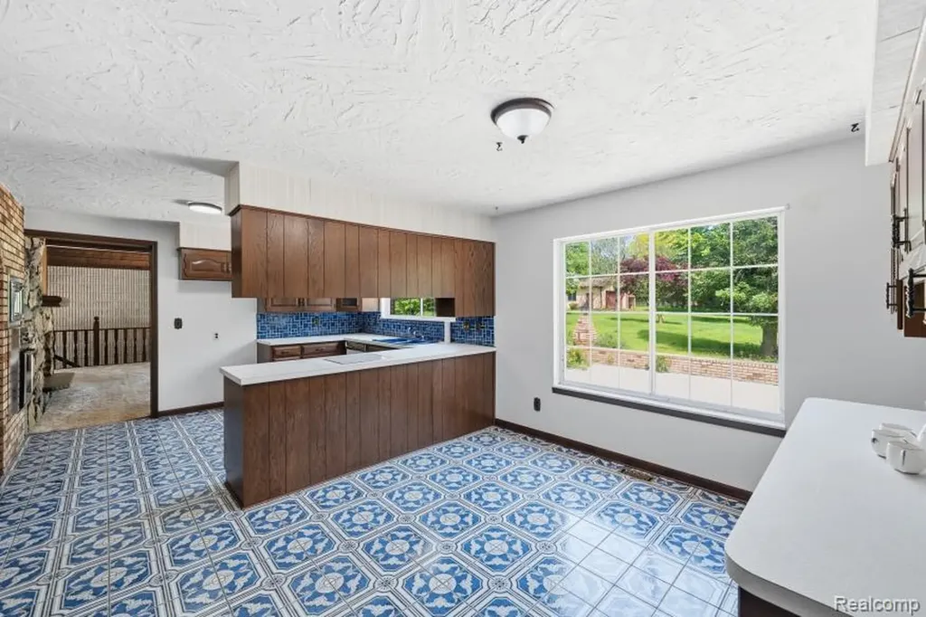 7020 Rattalee Lake Corner NW Independence Charter Township MI 48348
