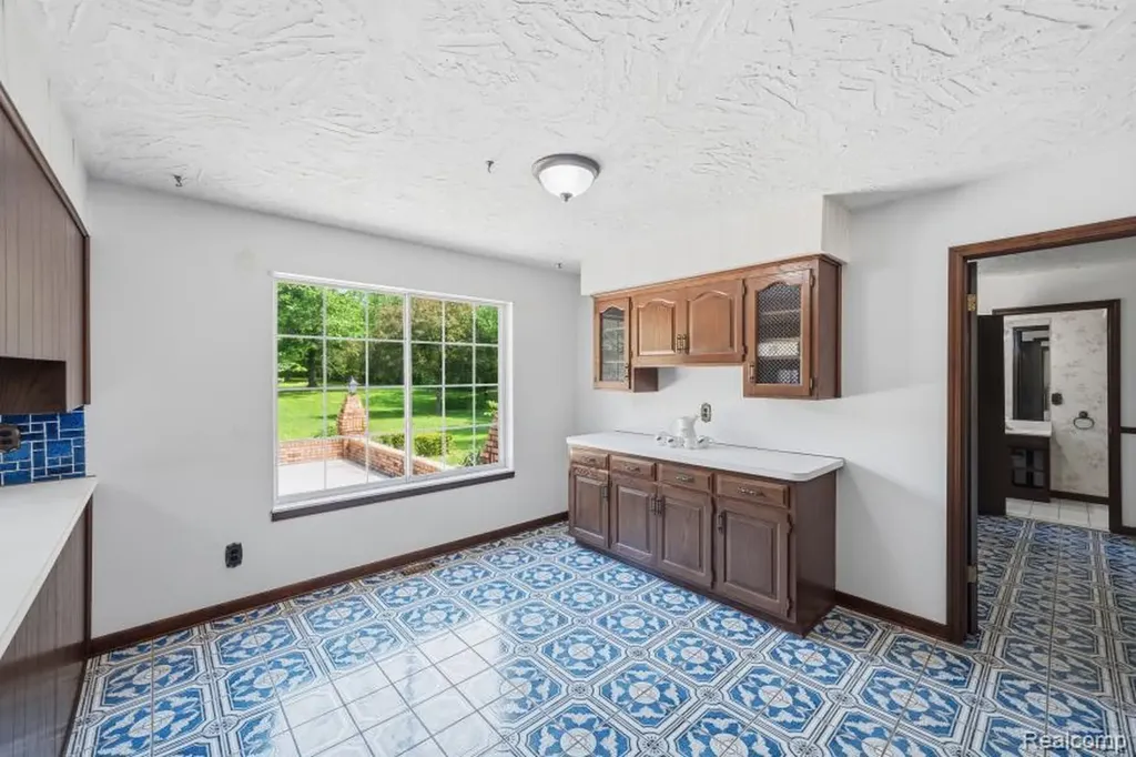 7020 Rattalee Lake Corner NW Independence Charter Township MI 48348