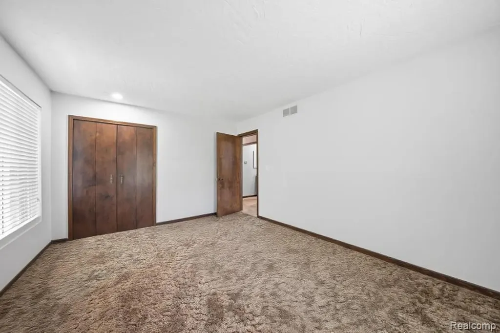 7020 Rattalee Lake Corner NW Independence Charter Township MI 48348