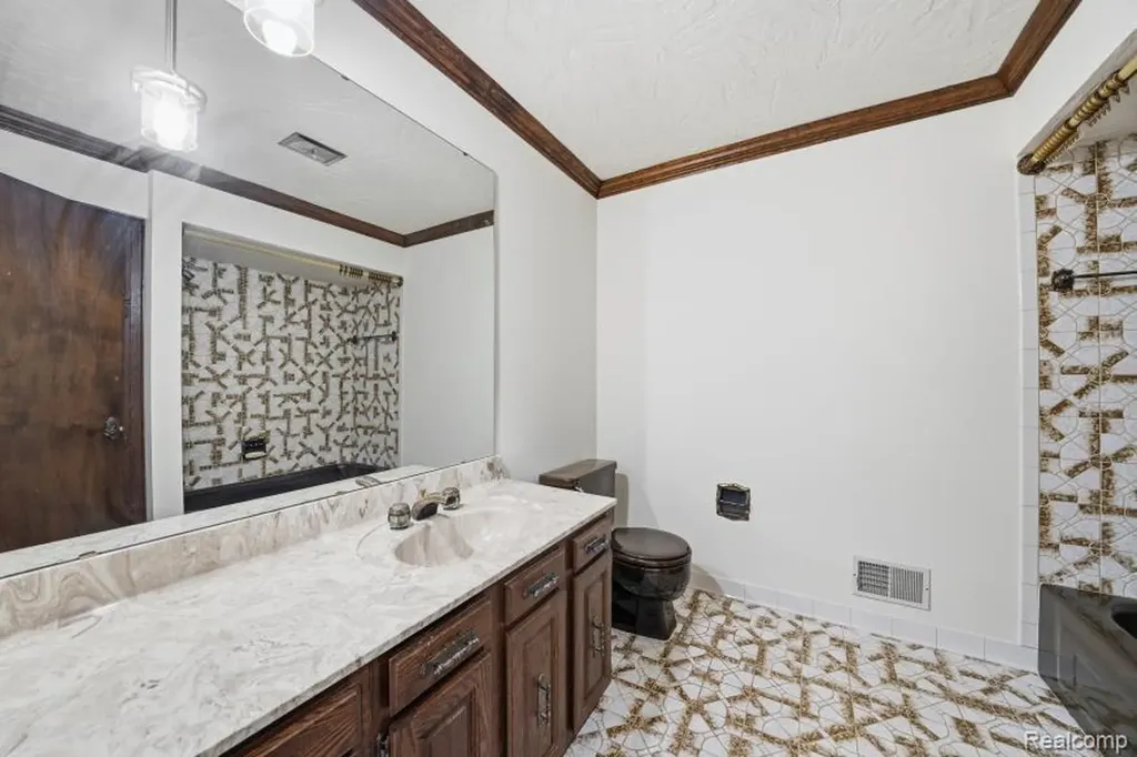 7020 Rattalee Lake Corner NW Independence Charter Township MI 48348
