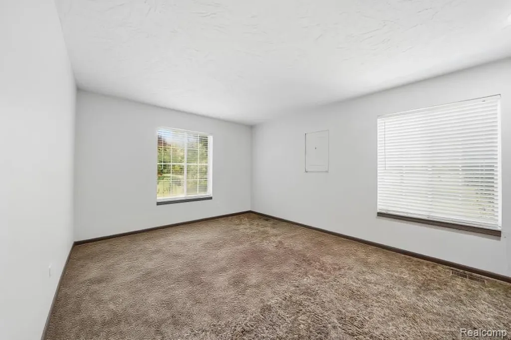 7020 Rattalee Lake Corner NW Independence Charter Township MI 48348
