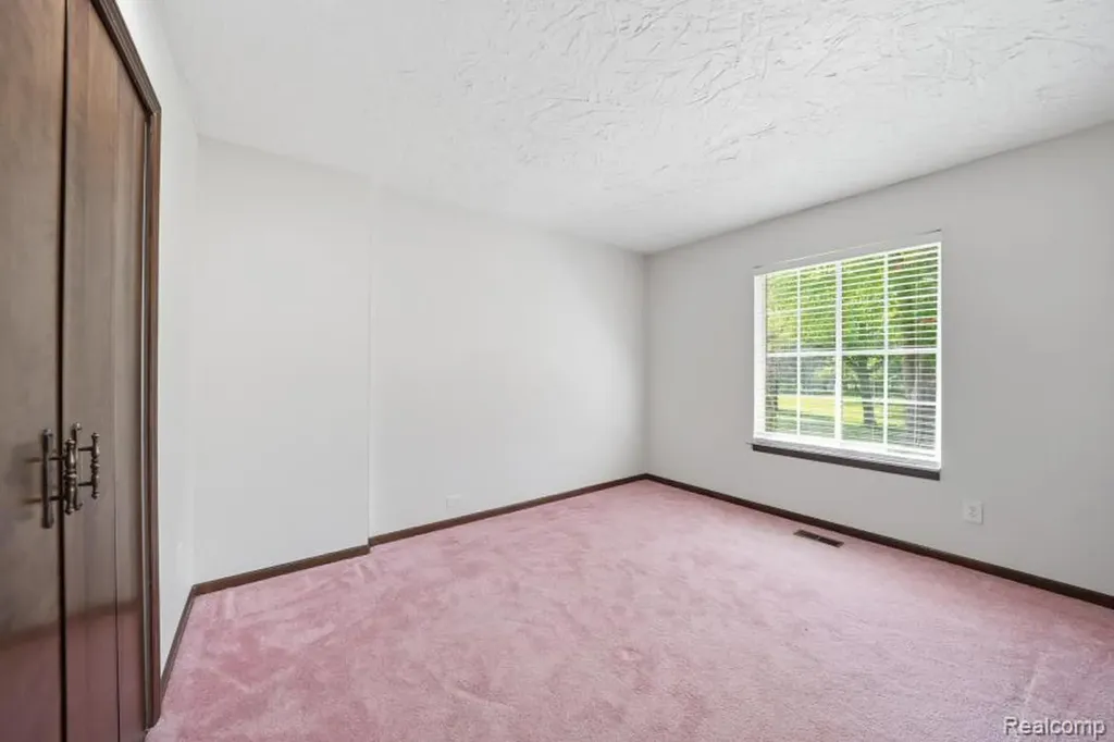 7020 Rattalee Lake Corner NW Independence Charter Township MI 48348